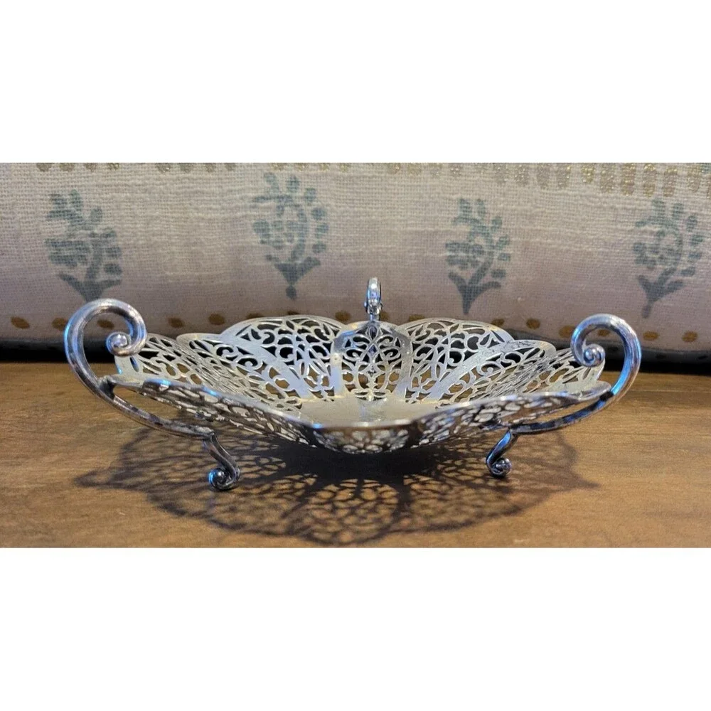 Wm Rogers Lovelace Silver Plated Tri Footed Candy Dish - EPNS 1427 - 1940's